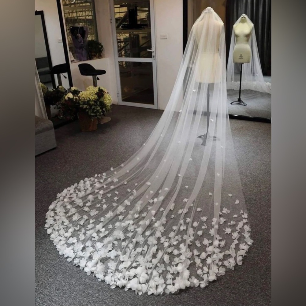 White 3D floral cathedral wedding veil